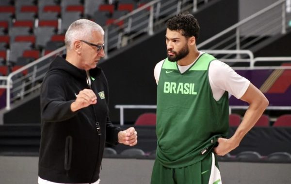 Treino da Seleo Brasileira masculina de basquete (foto: Reproduo / Redes Sociais )