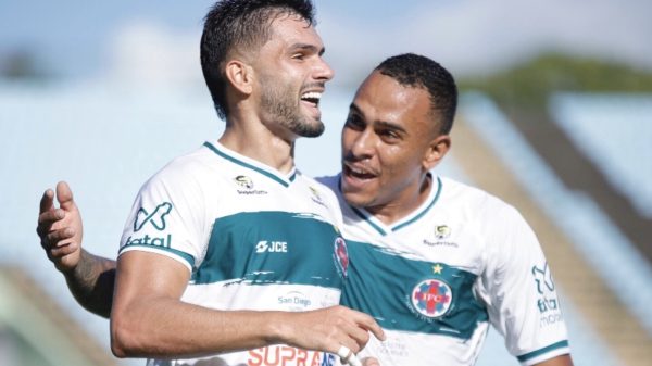 Ipatinga vence clássico contra o Democrata-GV e respira no Campeonato Mineiro