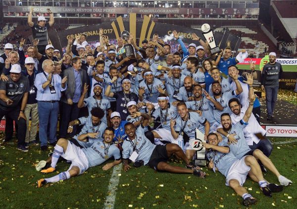 Elenco do Grmio campeo da Libertadores em 2017 (foto: AFP / JUAN MABROMATA)