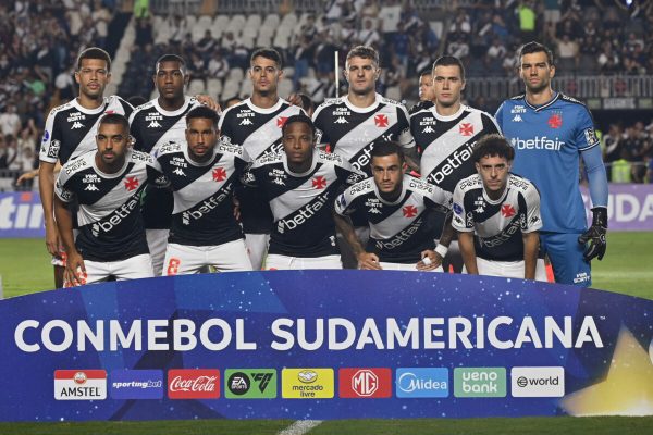 Vasco est nos playoffs da Copa Sul-Americana (foto: MAURO PIMENTEL/AFP)