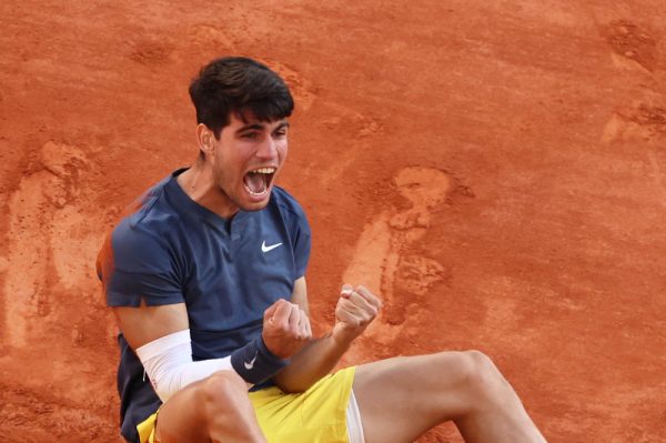 Alcaraz vence Roland Garros e quebra mais um recorde no tênis