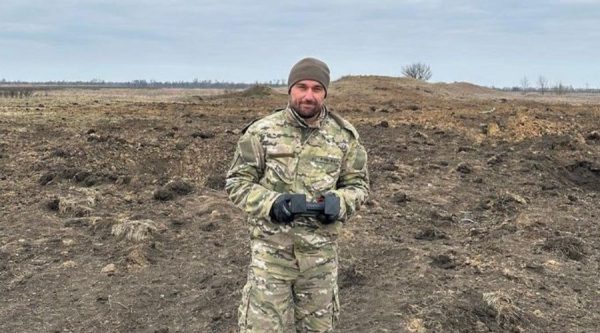 Aleksandr Dolgopolov com roupa militar (foto: Divulgao / redes sociais )