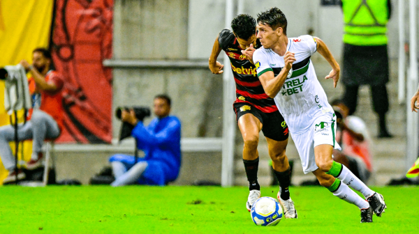 Jogadores de Amrica e Sport (foto: Mouro Panda/Amrica)