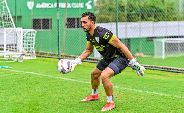 América: meio-campista destaque e goleiro podem ser reforços após lesões