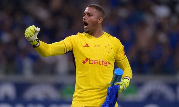 Anderson comemora vitria do Cruzeiro (foto: Alexandre Guzanshe/EM/D.A.Press)