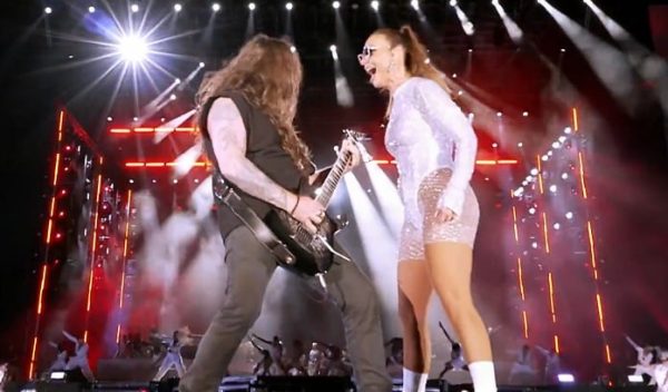 Andreas Kisser (Sepultura) une Metal e Axé ao tocar no show de Ivete Sangalo no Maracanã; veja