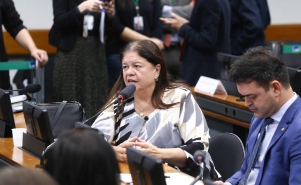 Aprovada a responsabilidade de redes sociais sobre conteúdo ofensivo a crianças e adolescentes