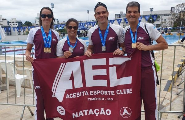 Atletas do AEC se destacam no Campeonato Mineiro de Natação Master de Verão