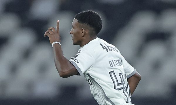 Atlético: Milito promove estreia de jovem, que comemora ‘sonho’