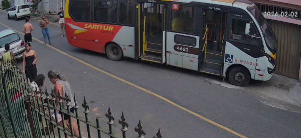 Vídeo mostra acidente com ônibus da Autotrans no Bela Vista e o desespero da motorista