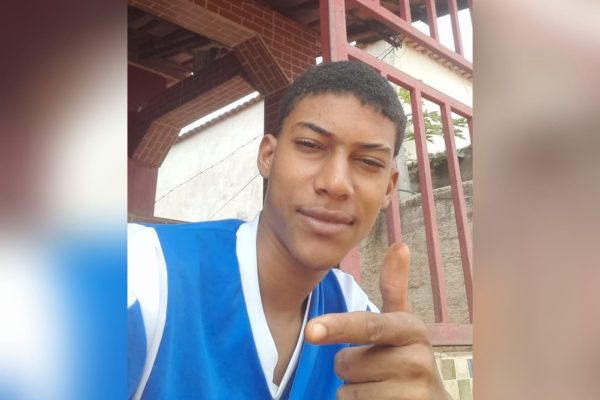 Bombeiro é chamado para procurar desaparecido há 14 dias em lagoa, mas encontra corpo em pasto