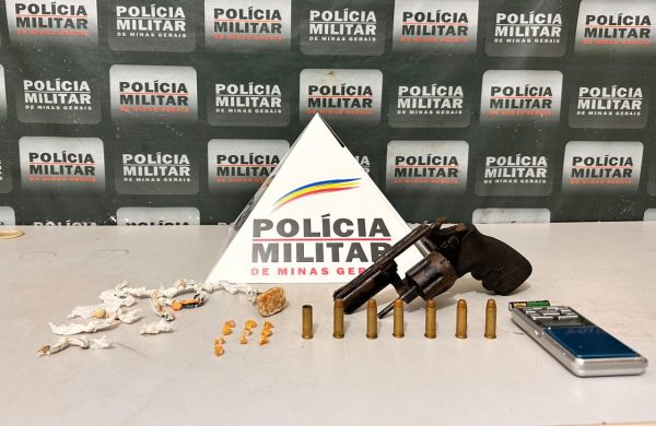 Boneca e mochila de criança são usadas como esconderijo de arma e drogas em MG