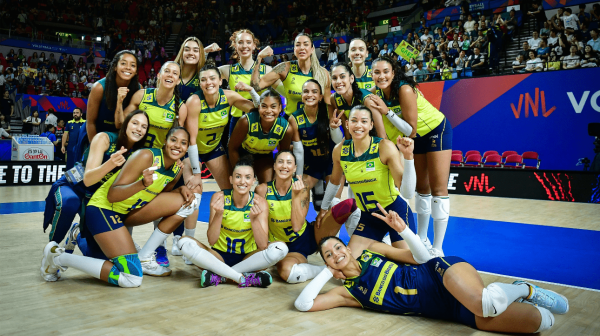 Jogadoras de vlei da Seleo Brasileira Feminina (foto: Reproduo/FIVB)