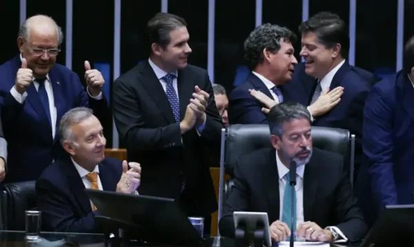 Câmara aprova reforma tributária em segundo turno