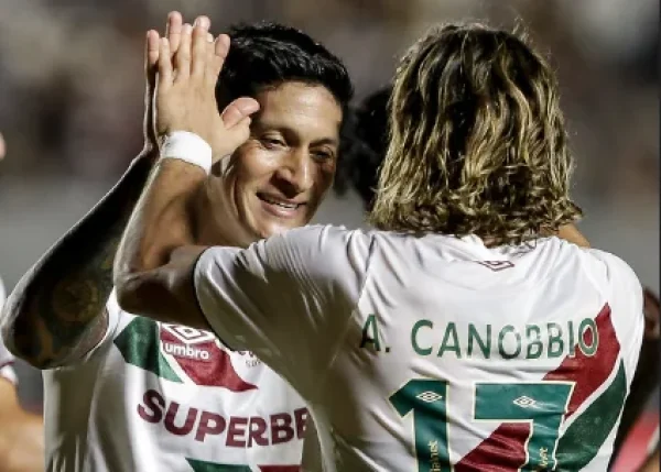 Cano celebra gols pelo Flu com Canobbio (foto: LUCAS MERON / FLUMINENSE F.C.)