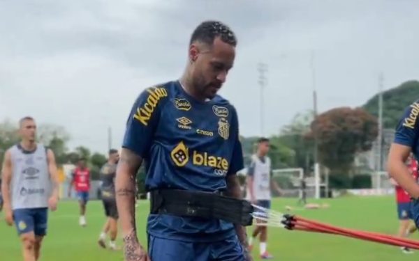 Neymar em treino pelo Santos (foto: Reproduo)