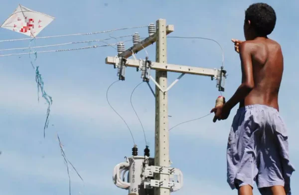 Cemig alerta sobre soltar pipas próximas à rede elétrica: prática prejudicou mais de 765 mil clientes
