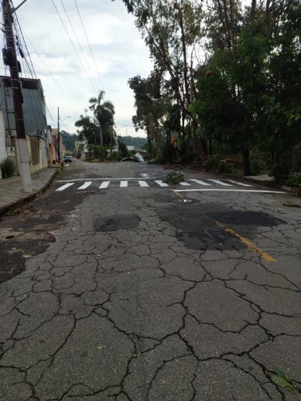 Chuva e ventos de mais de 90km/h deixam estragos em Ipatinga » Portal MaisVip