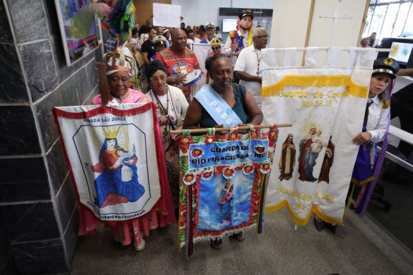 Congadeiros e reinadeiros festejam a ancestralidade e trazem demandas à ALMG