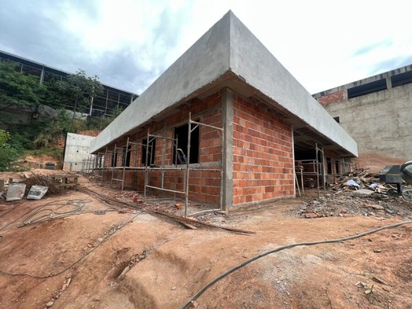 Construção do novo CRAS do Limoeiro avança e chega a 55% de execução