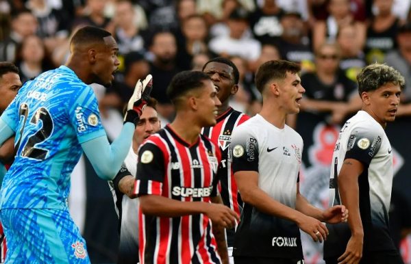 Corinthians e São Paulo empatam em clássico com tumulto e expulsão pelo Brasileiro