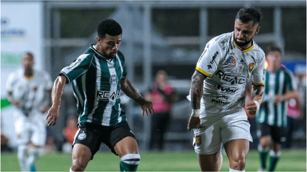 Jogadores de Coritiba e Amazonas, pela Srie B (foto: JP Pacheco/Coritiba)