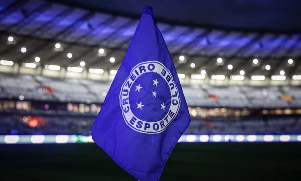 Cruzeiro faz ação para unir torcedores solteiros no Dia dos Namorados