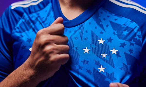 Cruzeiro fecha patrocínio para manga da camisa e receberá valor além do esperado