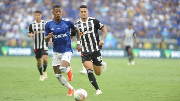 Jogo entre Cruzeiro e Atltico no Mineiro (foto: Alexandre Guzanshe/EM/D.A.Press)