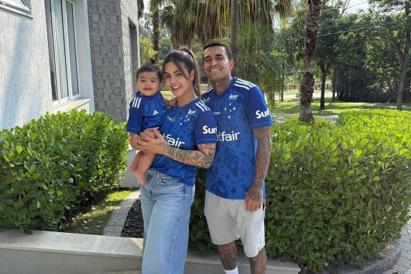 De férias, Dudu veste família de Cruzeiro e manda mensagem de Natal a torcedores