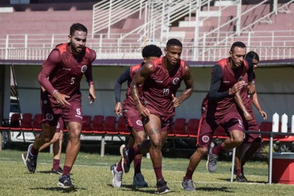 Jogadores da Desportiva Ferroviria (foto: Divulgao: Laila Pecorari/Desportiva Ferroviria)