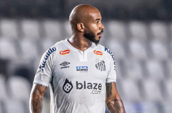 Dois ex-jogadores do Atlético podem deixar o Santos