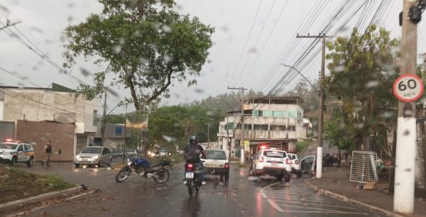 Dupla que aterrorizou a tarde de quinta-feira em Timóteo, continua sendo procurada