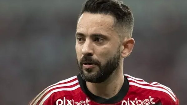 Everton Ribeiro solta bomba sobre renovação com o Flamengo