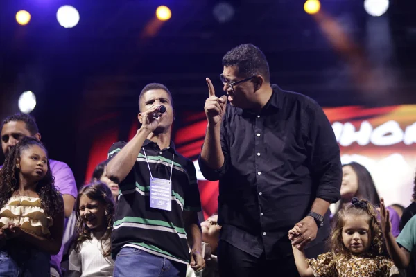 Anderson Freire encerra o 4º Festival Gospel de Fabriciano com show memorável e coro de mais 10 mil pessoas