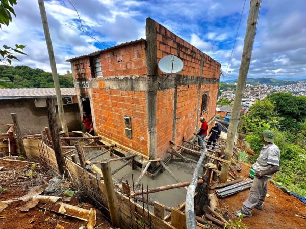 Prefeitura de Ipatinga  executa nova escadaria  no bairro Canaãzinho