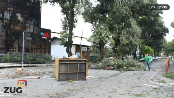 Estragos de tempestade em Ipatinga demandarão serviços pelos próximos dias