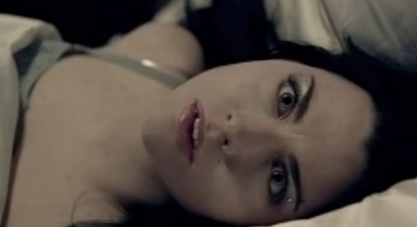 Evanescence: Amy Lee no clipe de Bring Me To Life