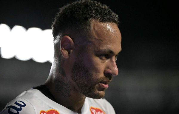 Neymar  o camisa 10 do Santos (foto: NELSON ALMEIDA / AFP)