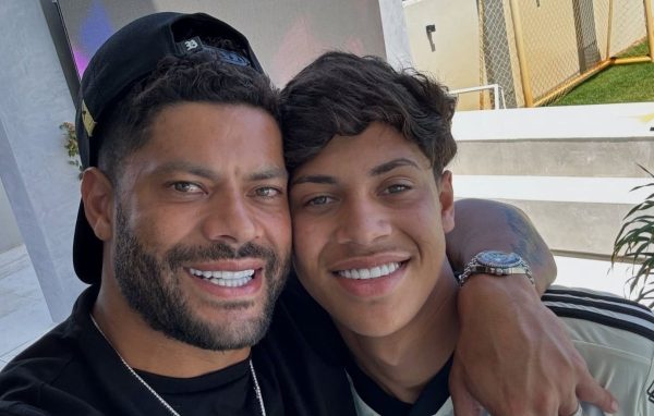 Hulk ao lado do filho mais velho, Ian ngelo (foto: Reproduo/Instagram)