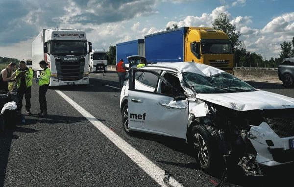 Carro em que Ingrid sofreu acidente na Itlia (foto: Reproduo/Instagram)
