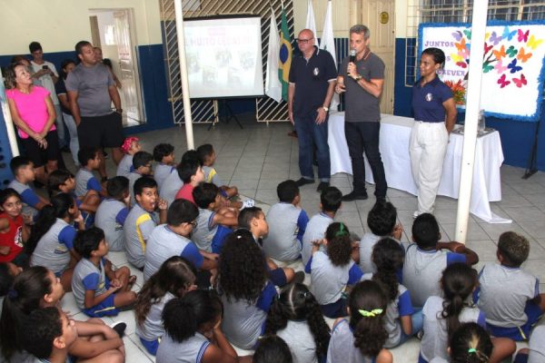 Fabriciano inicia entrega dos kits escolares para cerca de 11 mil alunos da rede municipal Educação