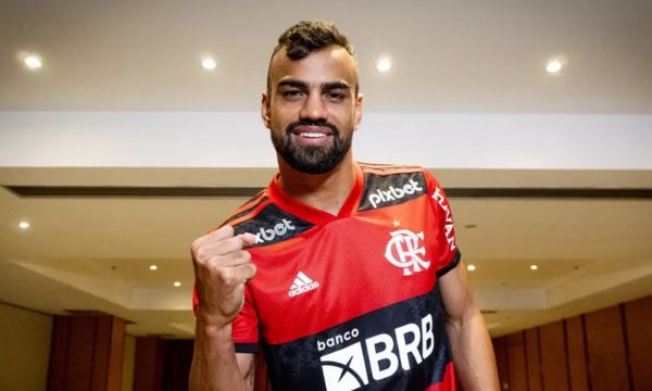 Fabrcio Bruno com a camisa do Flamengo (foto: Felipe Patio/Flamengo)