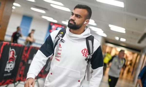 Fabrcio Bruno antes de jogo do Flamengo (foto: Marcelo Cortes / CRF)