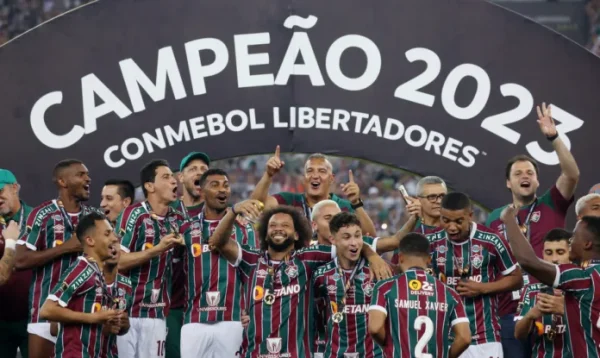 Fluminense derrota Boca Juniors na garra e fatura 1ª taça Libertadores