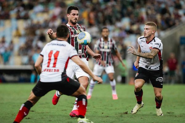 Fluminense é superado pelo Vitória no Maracanã e segue na lanterna do Brasileiro