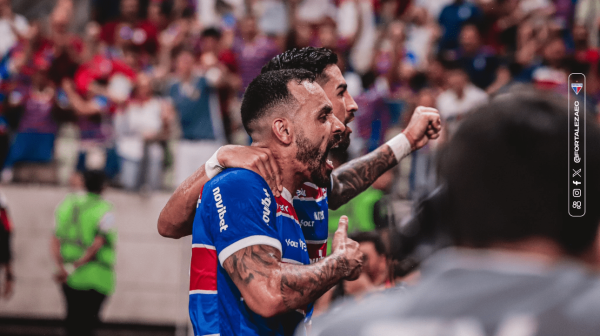 Moiss, atacante do Fortaleza, comemorando gol sobre CRB pela final da Copa do Nordeste (foto: Leonardo Moreira/FEC)