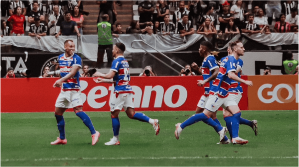 Jogadores do Fortaleza comemorando gol sobre Atltico, pela 11 rodada do Brasileiro (foto: Felipe Cruz/FEC)