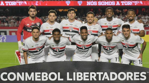 Time do So Paulo perfilado (foto: NELSON ALMEIDA / AFP)