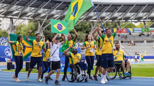 Atletas do Brasil no Mundial de Paratletismo Paris 2023 (foto: Reproduo Instagram de Petrcio Ferreira)